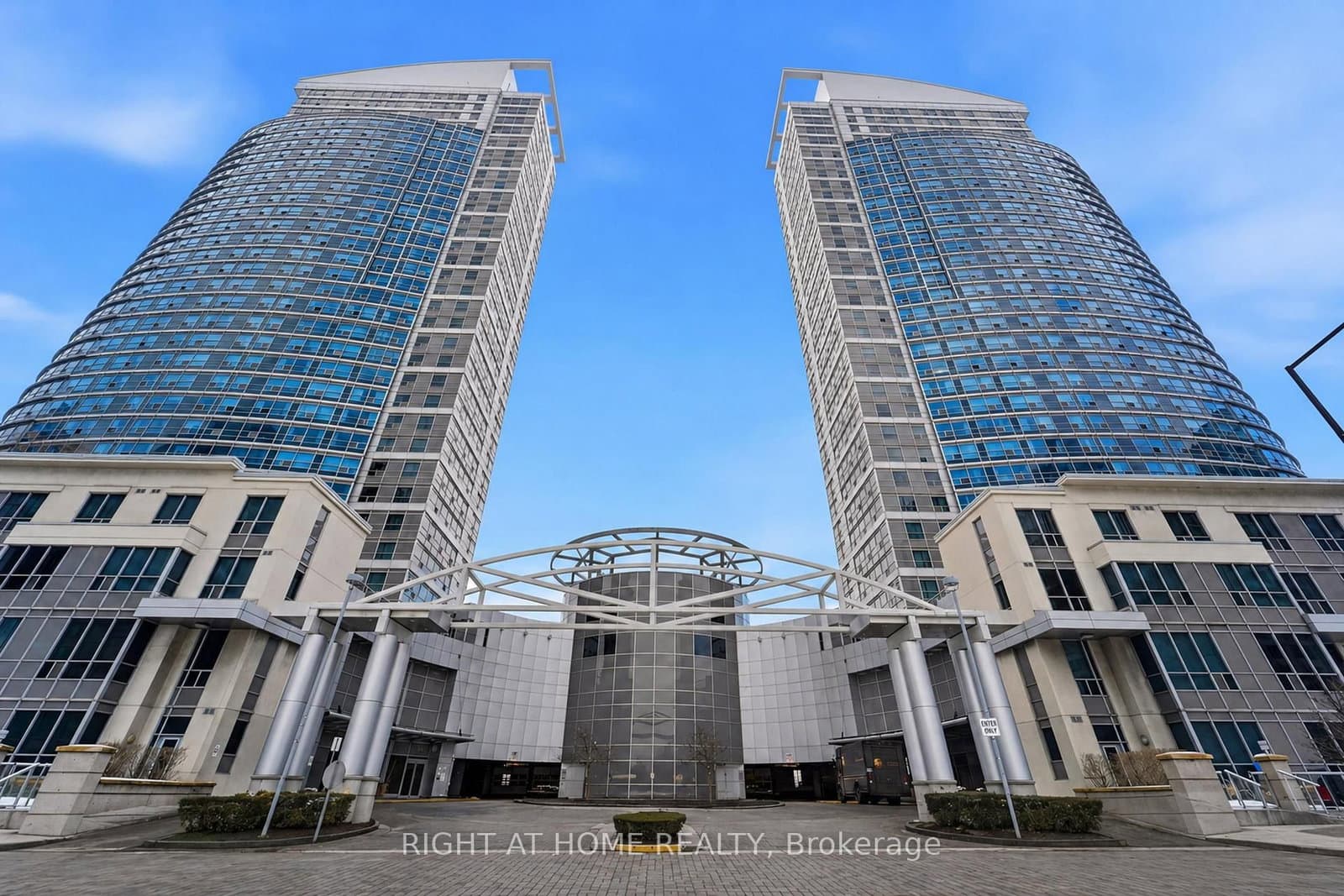 1612 - 38 Lee Centre Drive, Toronto, ON