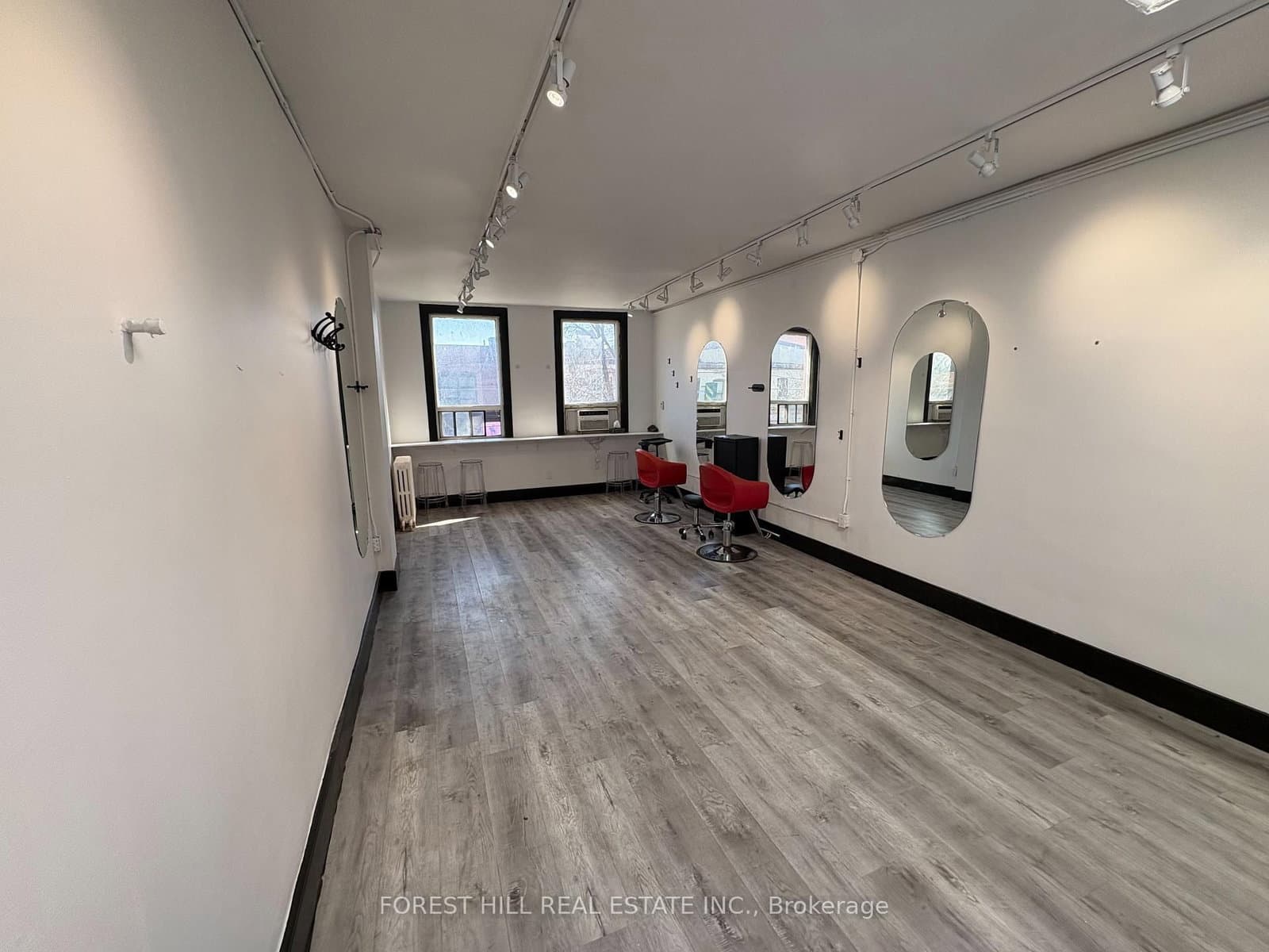 2nd Floor - 724 1/2 Queen Street, Toronto, ON — photo 2