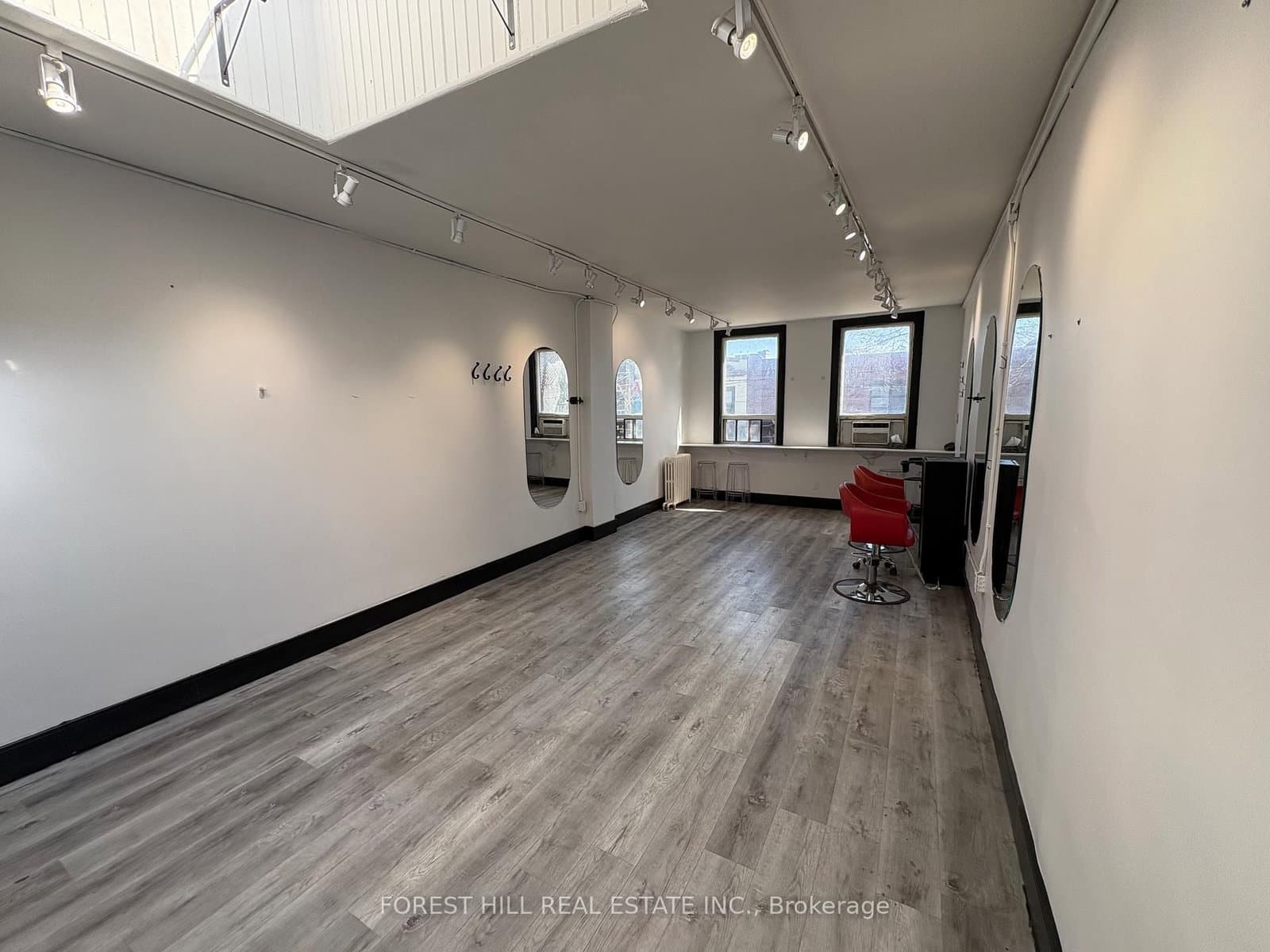 2nd Floor - 724 1/2 Queen Street, Toronto, ON — photo 3