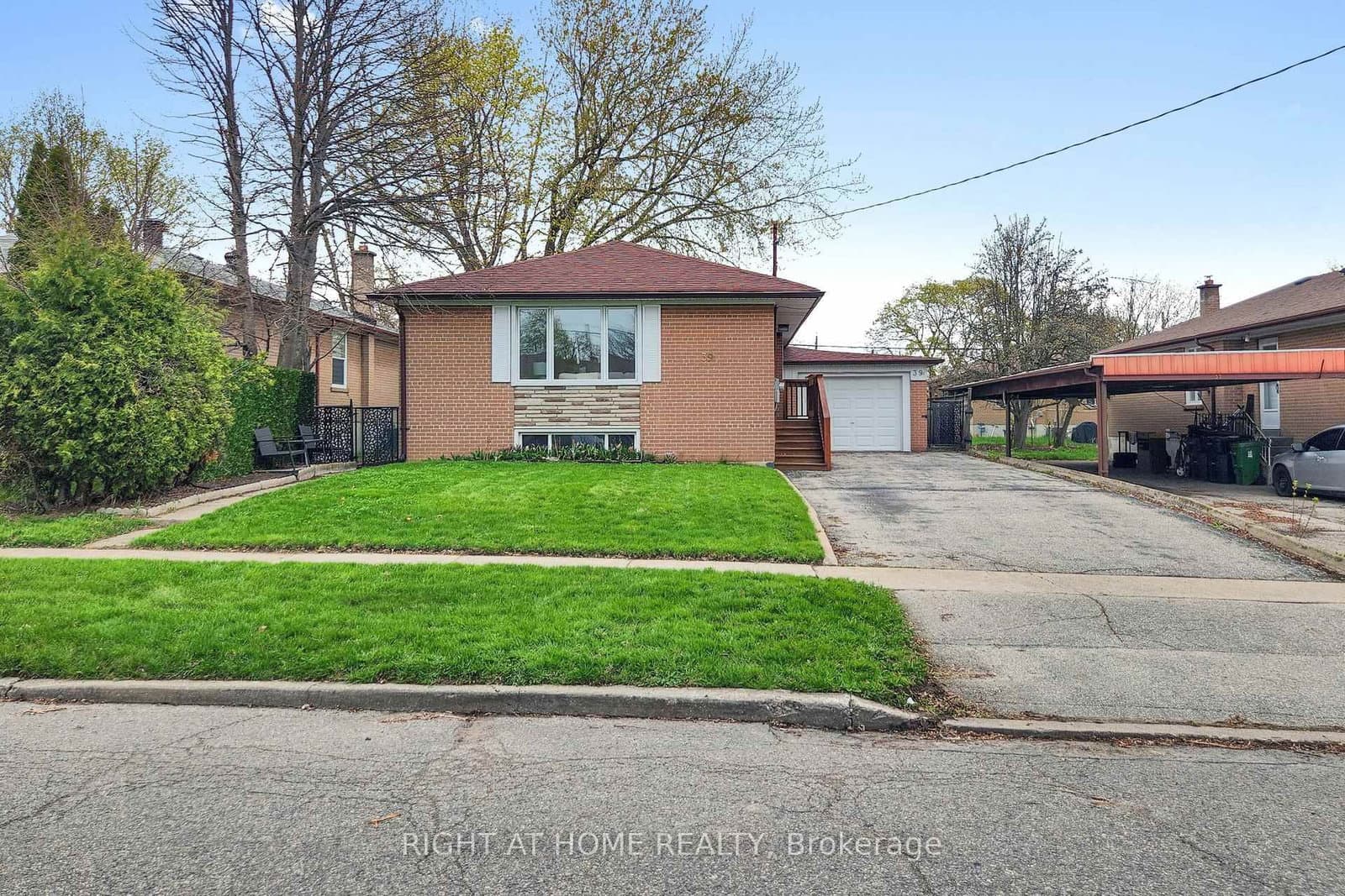 39 Sancrest Drive, Toronto, ON — photo 2