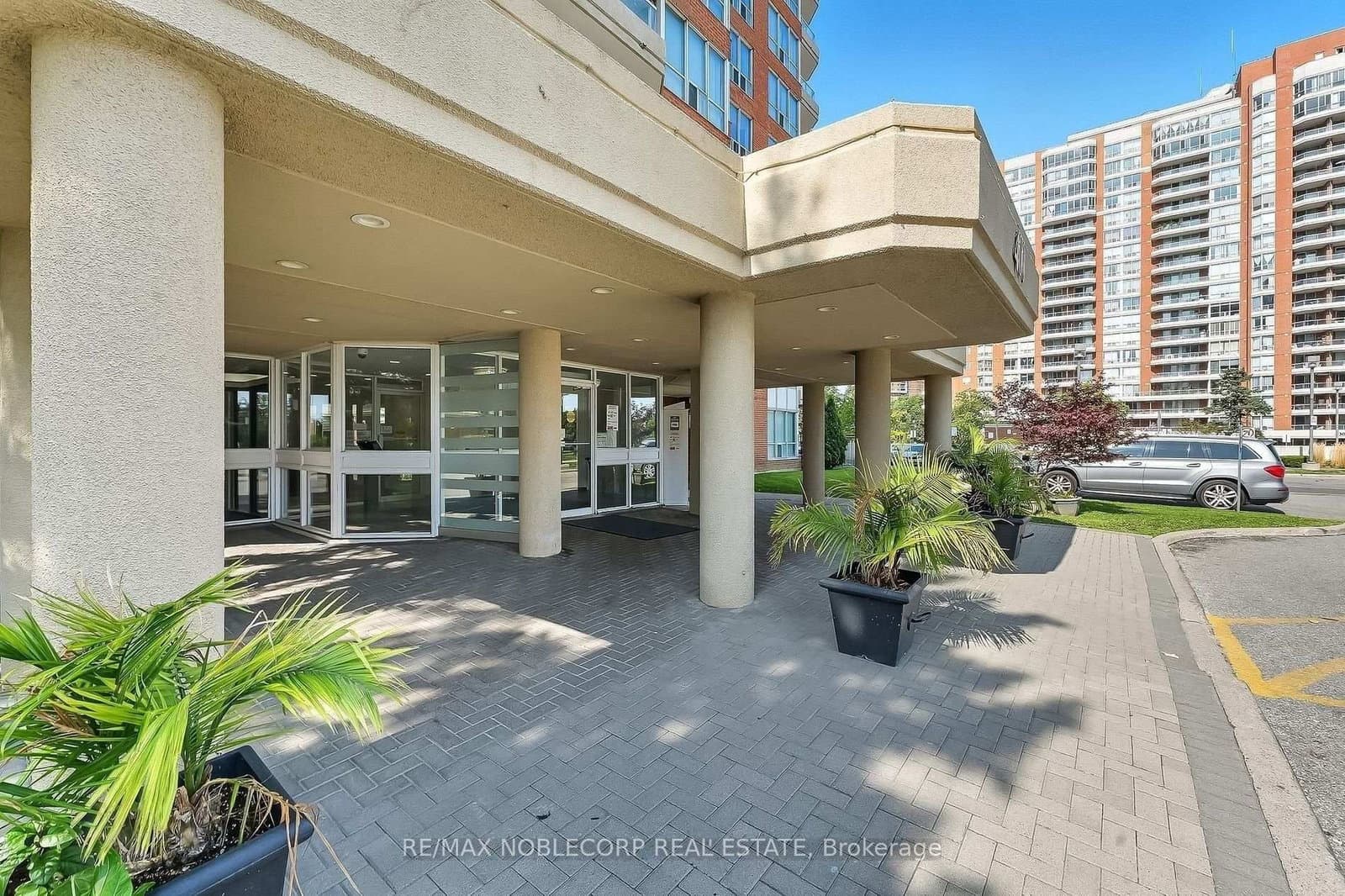 1603 - 400 Mclevin Avenue, Toronto, ON — photo 2