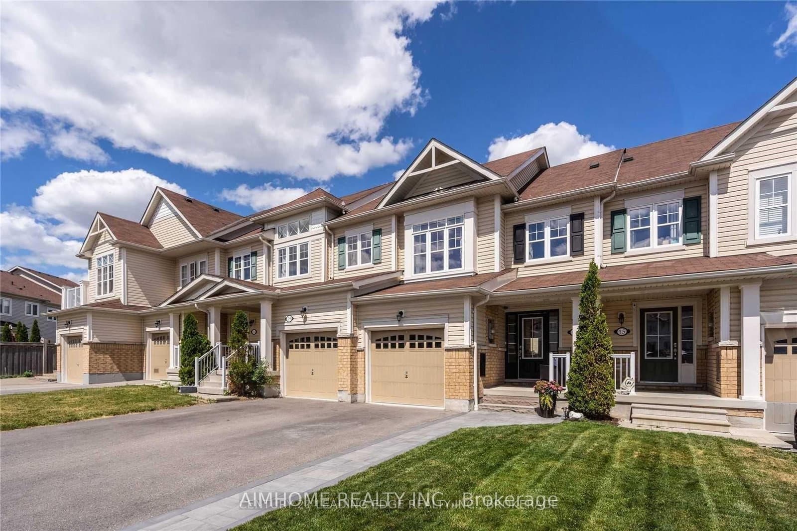 17 Southshore Street, Whitby, ON