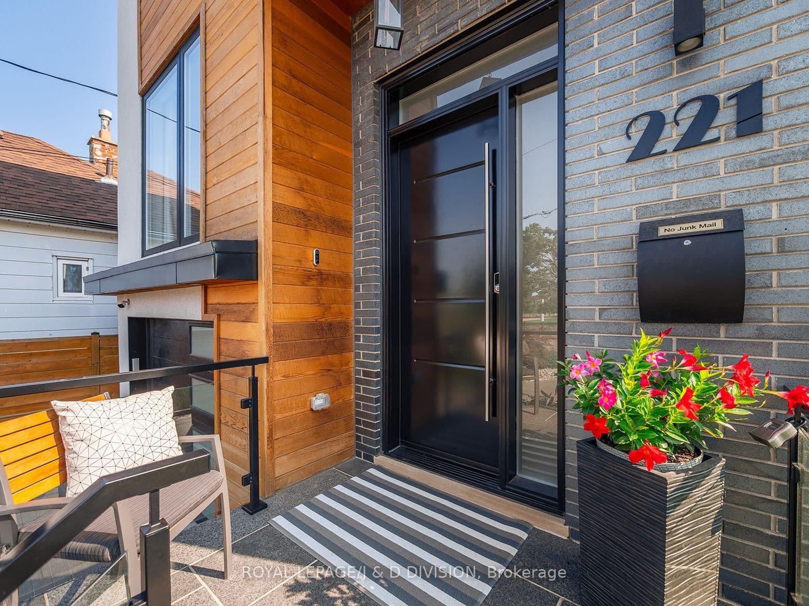 221 Virginia Avenue, Toronto, ON — photo 2