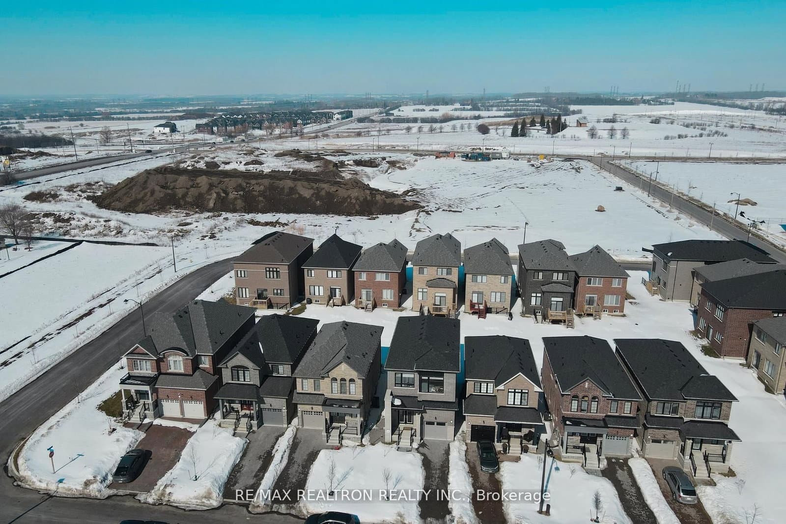 1136 Wilmington Avenue, Oshawa, ON — photo 2