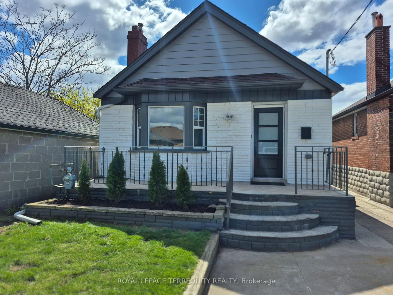 40 Leroy Avenue, Toronto, ON — photo 2