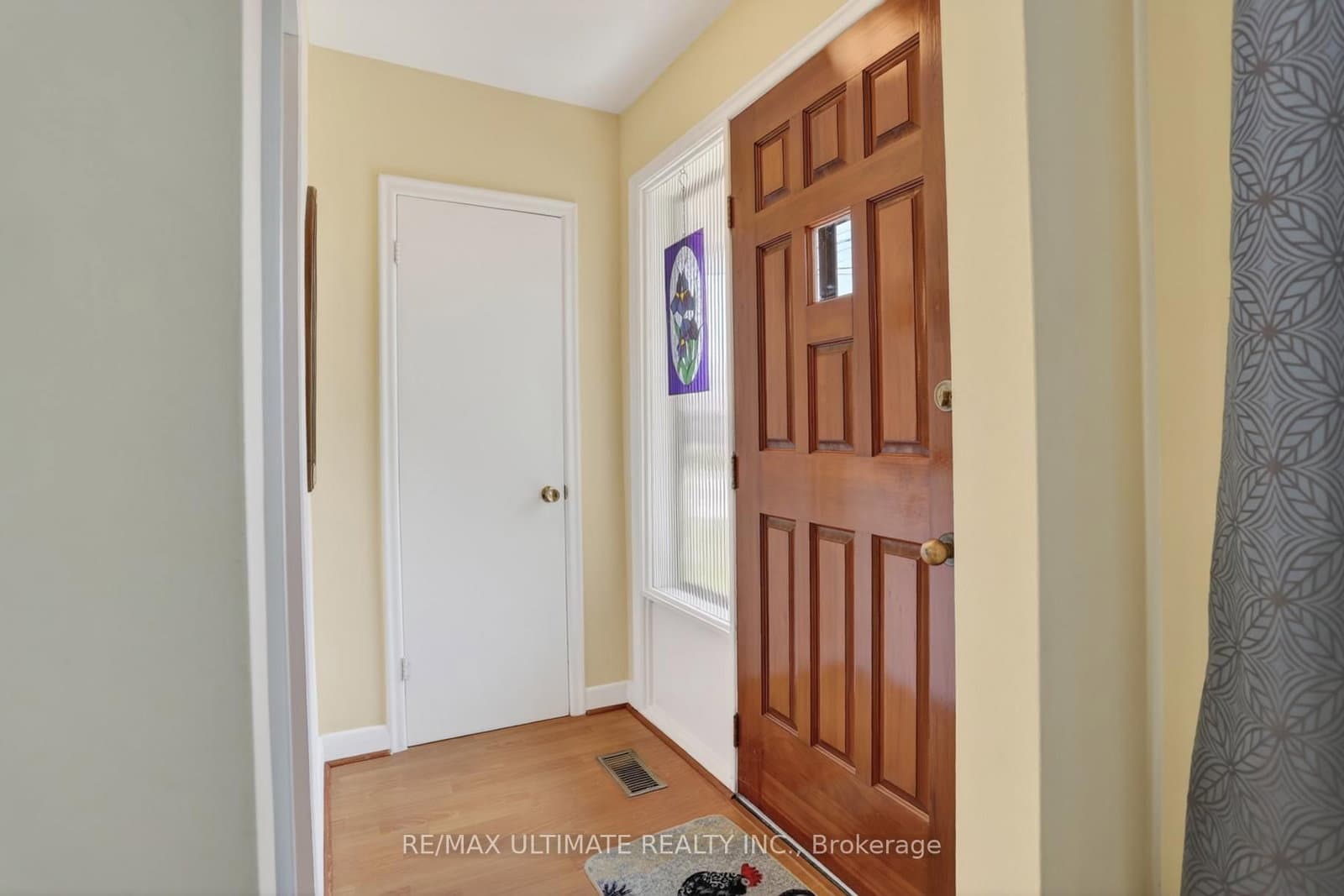 122 Nelson Street, Toronto, ON — photo 2