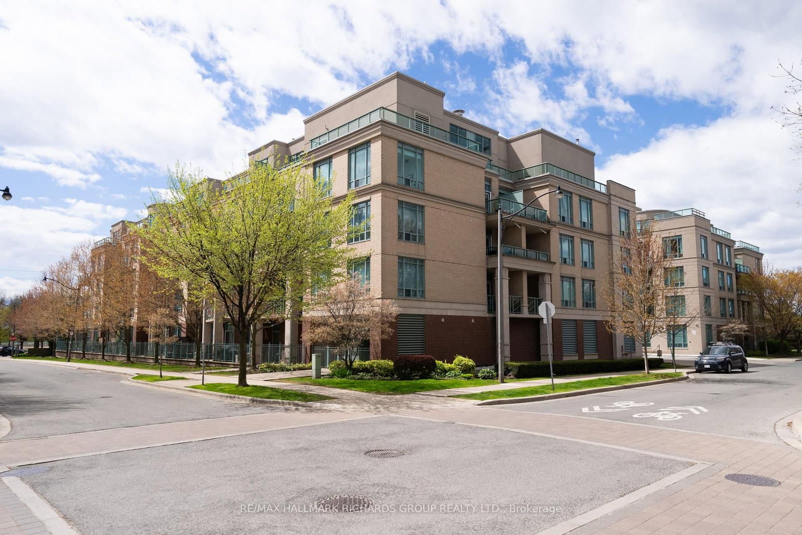 405 - 9 Boardwalk Drive, Toronto, ON