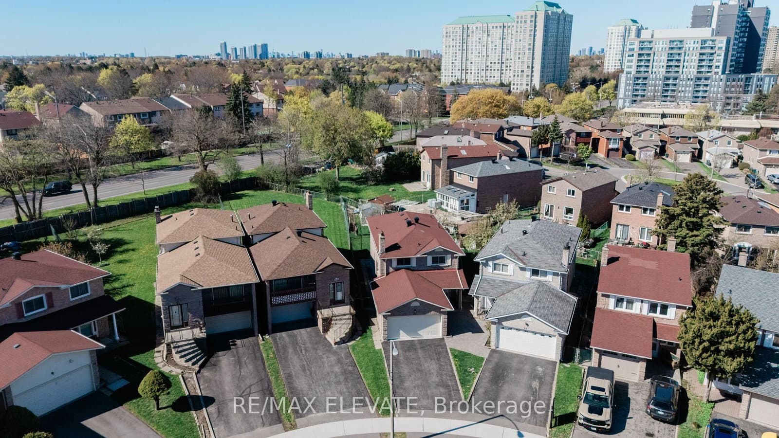 25 Bethany Leigh Drive, Toronto, ON — photo 2