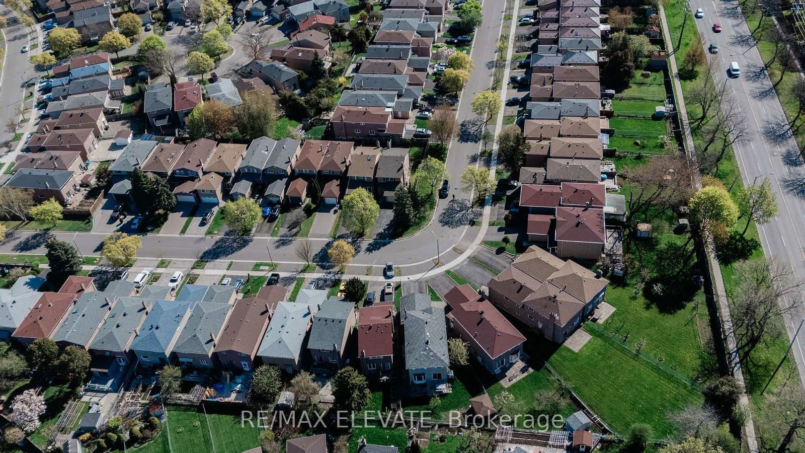 25 Bethany Leigh Drive, Toronto, ON — photo 3