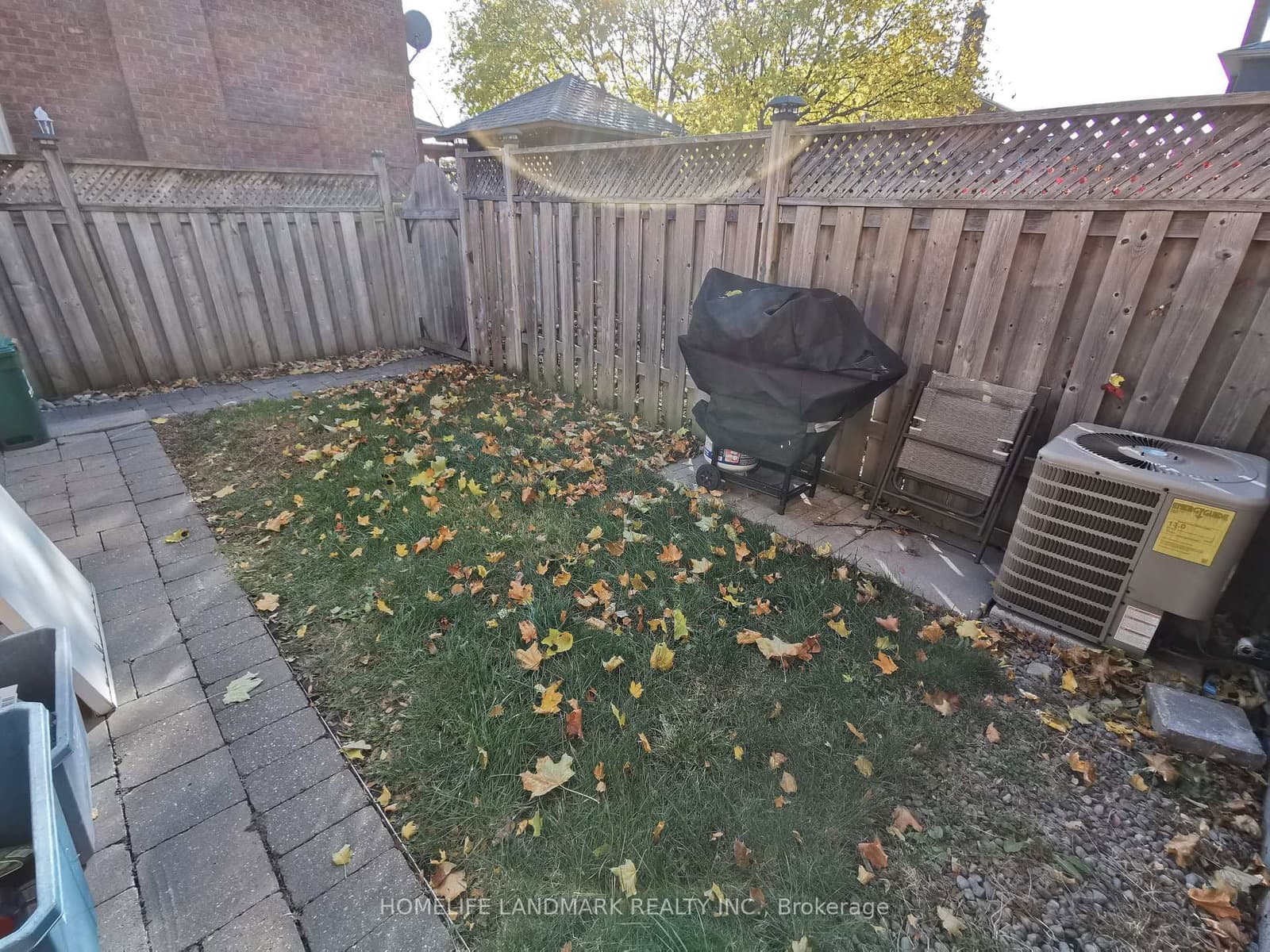 296 GLEN HILL Drive, Whitby, ON — photo 2