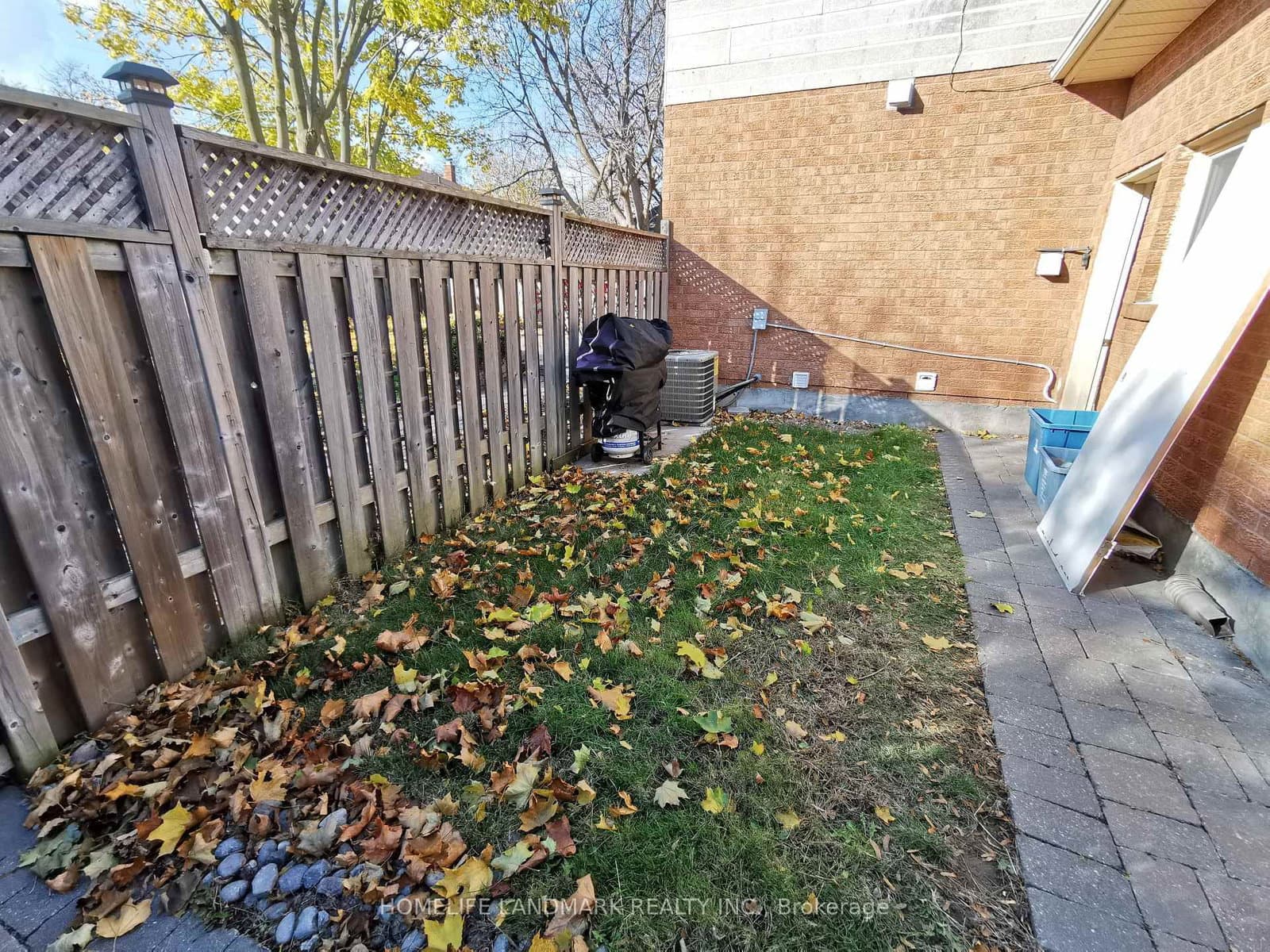 296 GLEN HILL Drive, Whitby, ON — photo 3