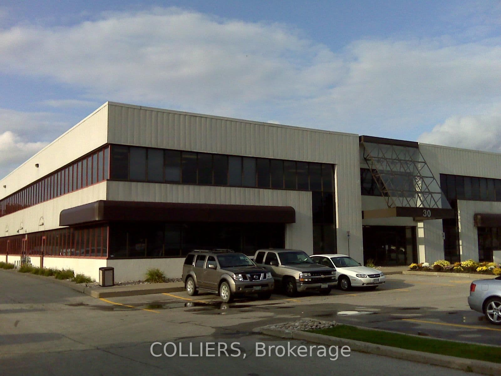107 - 30 East Beaver Creek Road, Richmond Hill, ON — photo 2