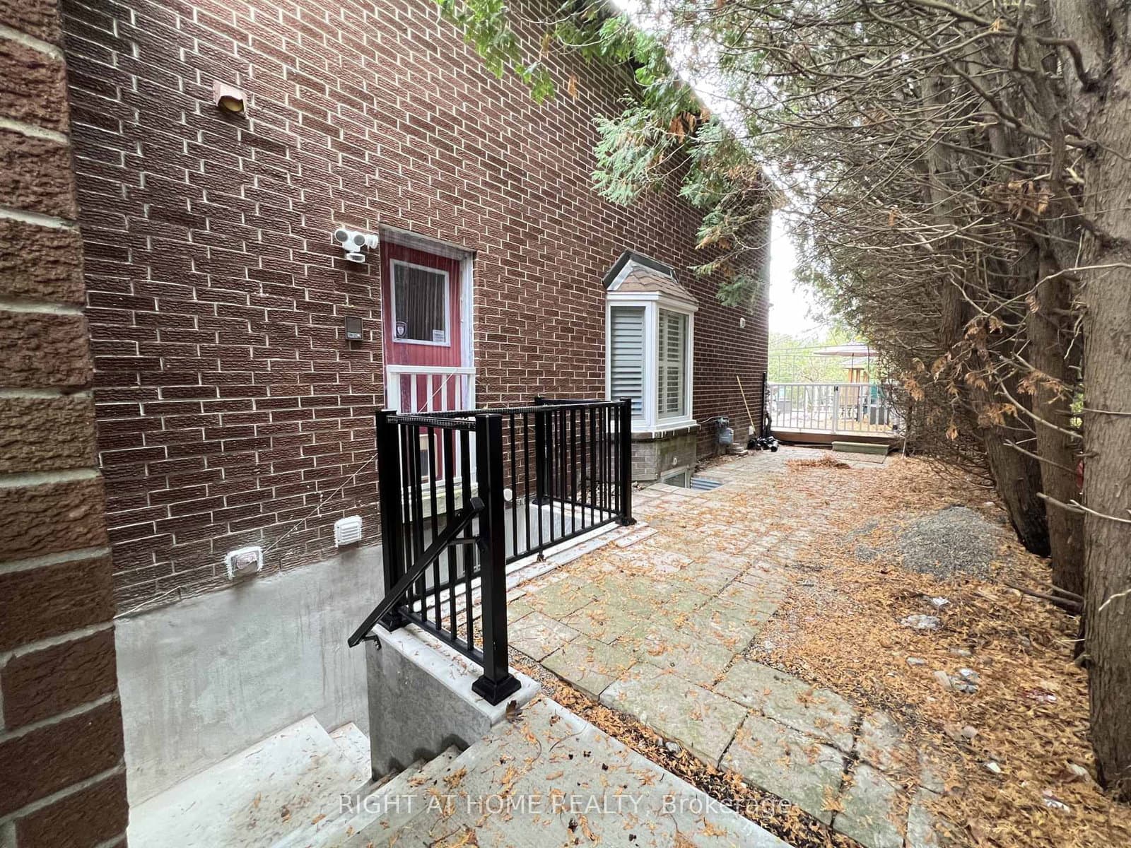 lower 2 - 62 Mcclenny Drive, Aurora, ON — photo 2