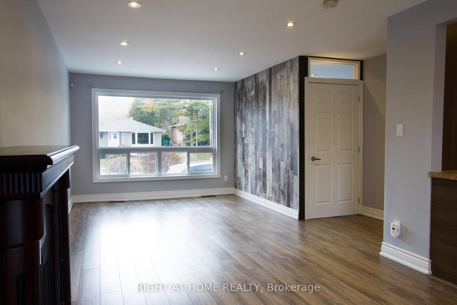 Main - 40 Foreht Crescent, Aurora, ON — photo 2