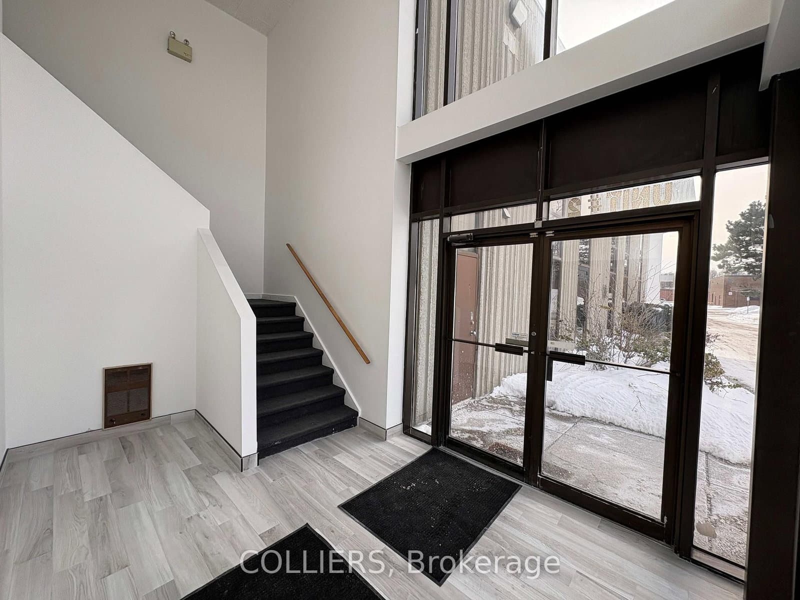 2 - 145 West Beaver Creek Road, Richmond Hill, ON — photo 2