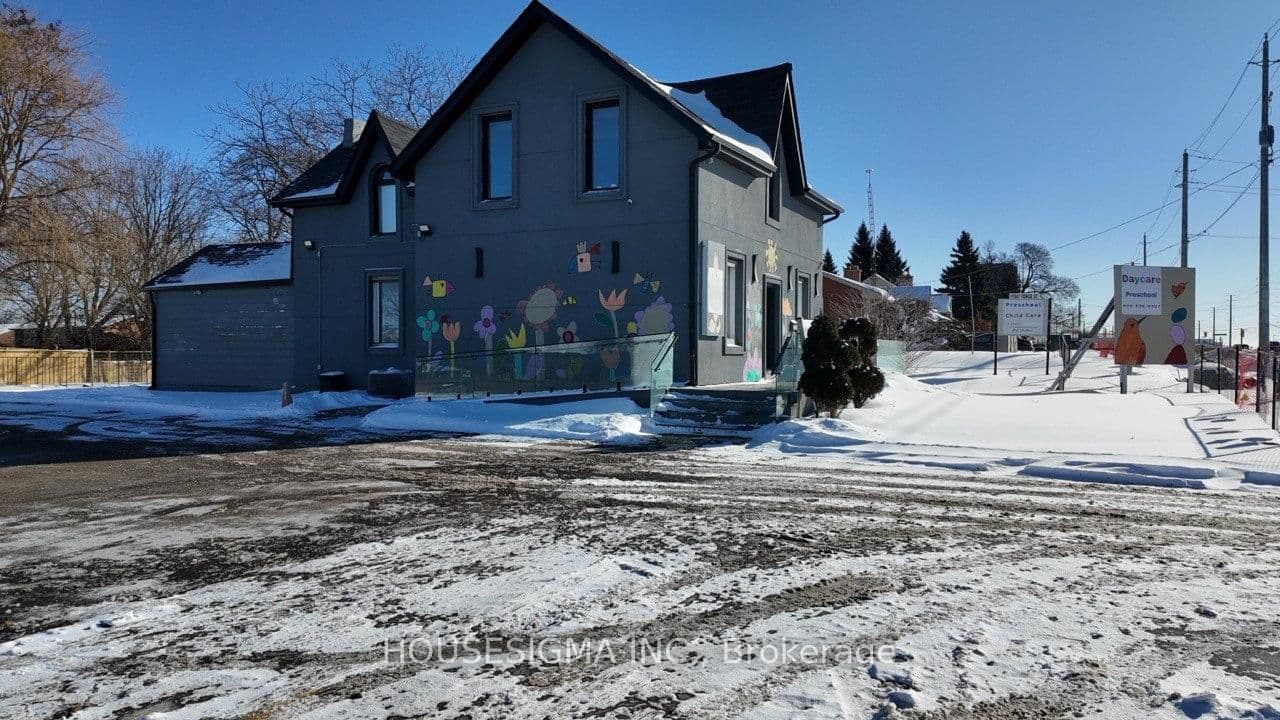 17867 Yonge Street, Newmarket, ON — photo 2