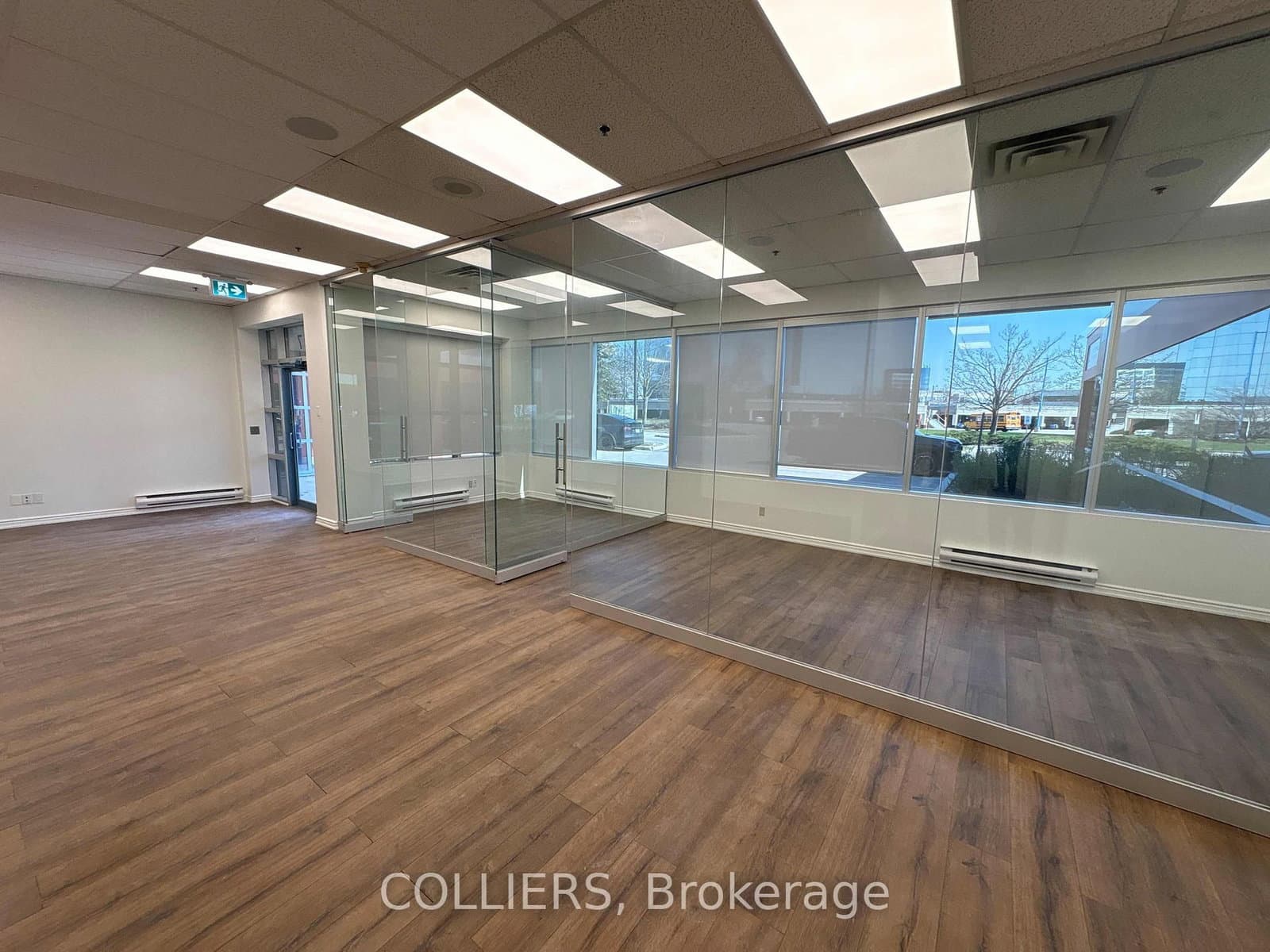 7 - 100 Leek Crescent, Richmond Hill, ON — photo 3