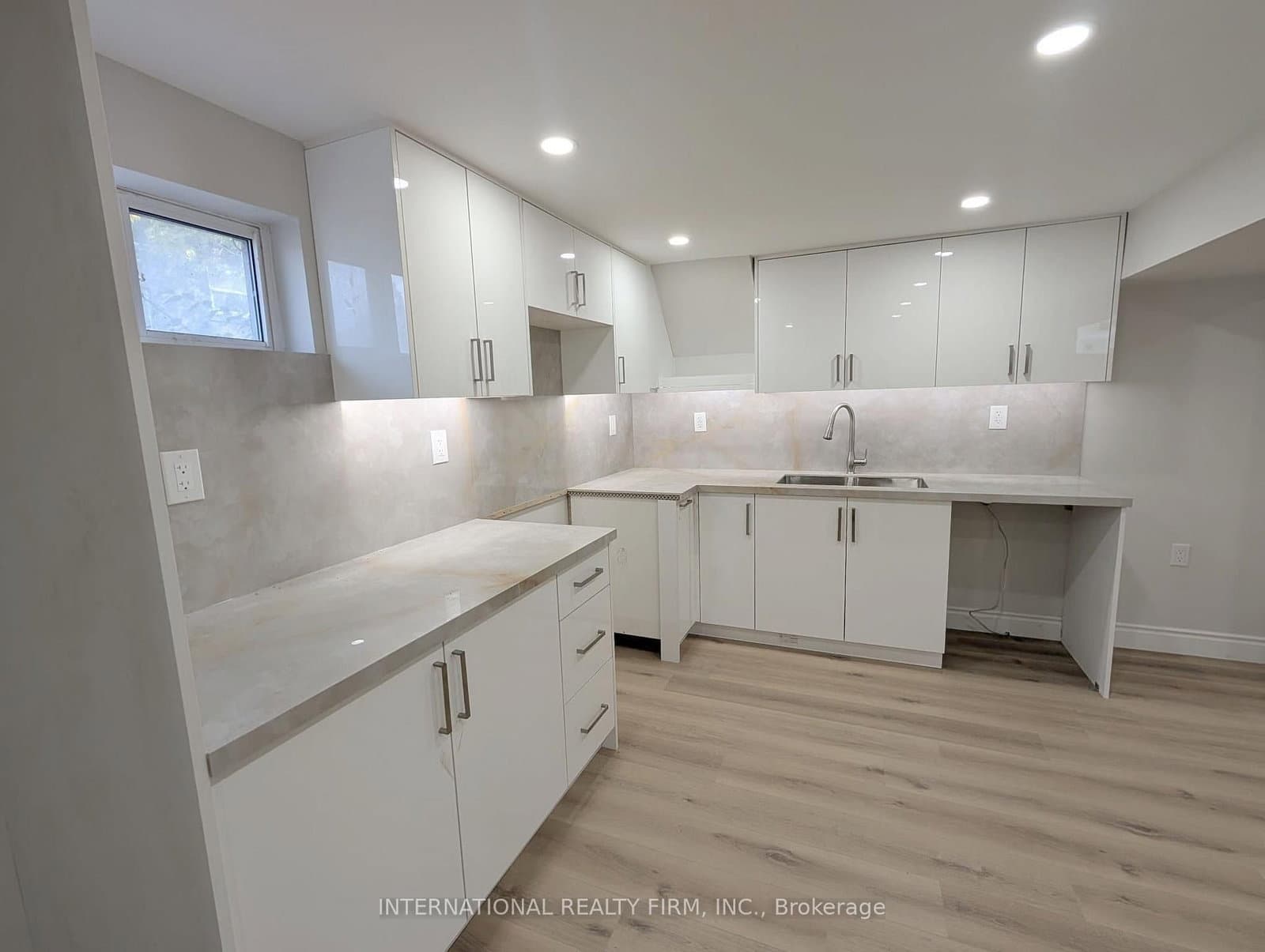 BSMT - 198 Cherrywood Drive, Newmarket, ON — photo 3