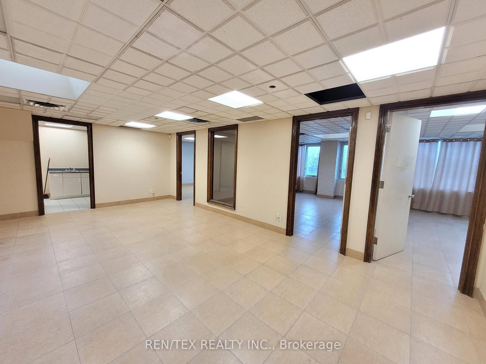 7 C - 27 Roytec Road, Vaughan, ON — photo 2
