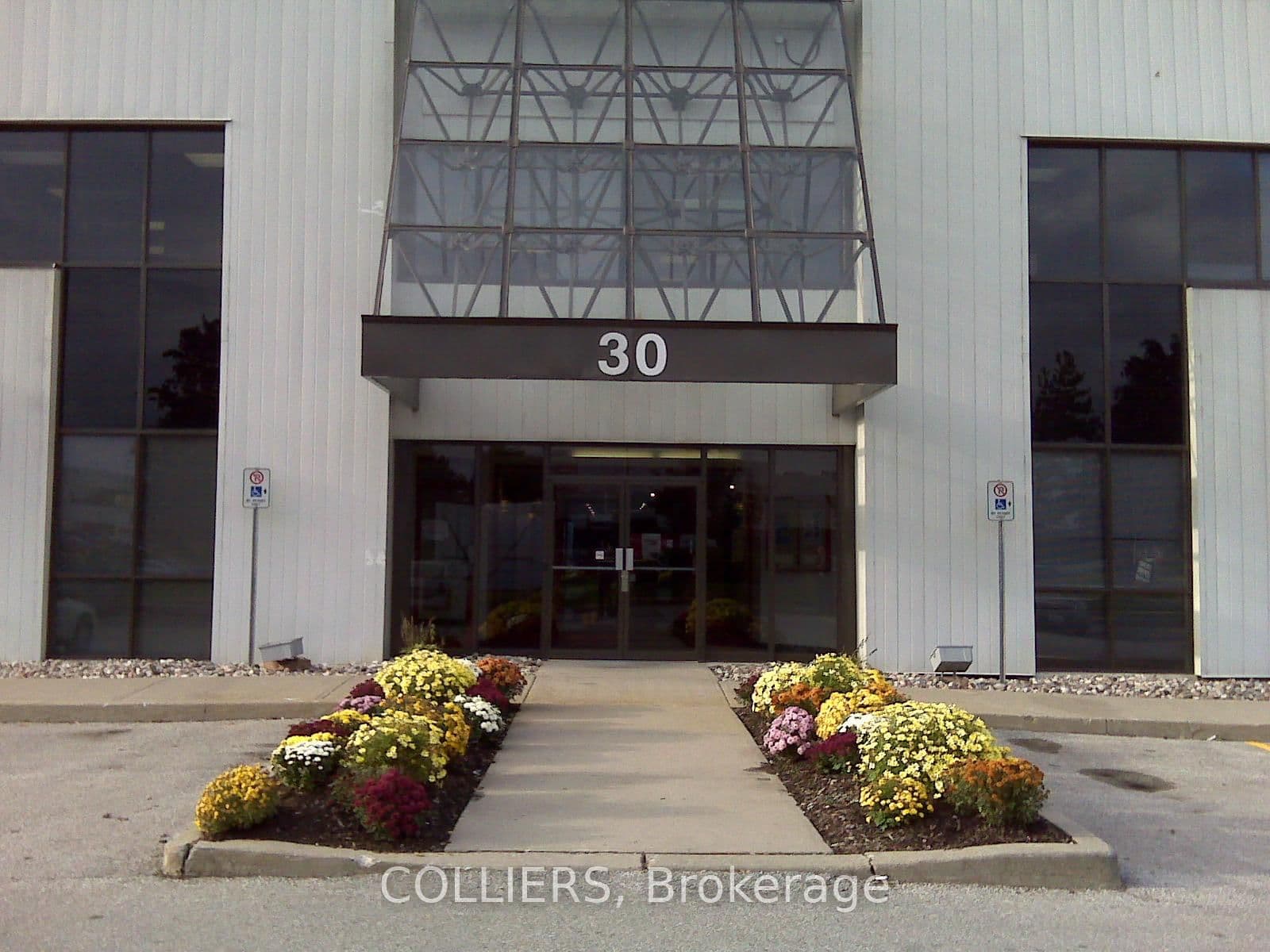 116 - 30 East Beaver Creek Road, Richmond Hill, ON — photo 2