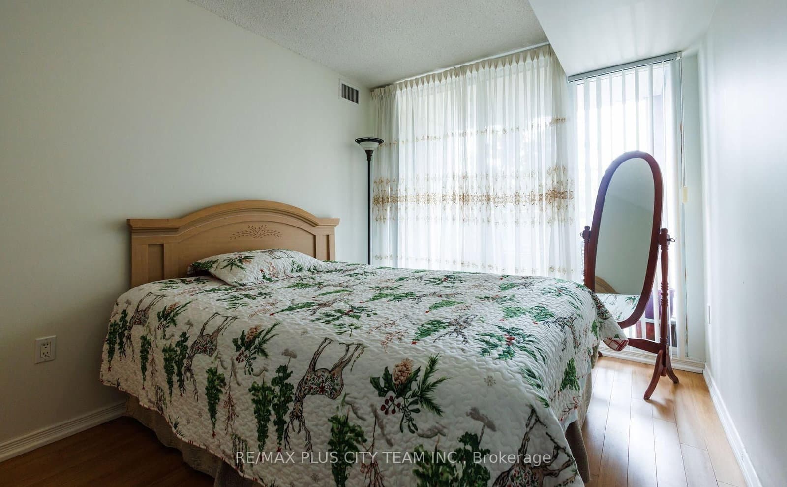 209 - 29 Northern Heights Drive, Richmond Hill, ON — photo 3