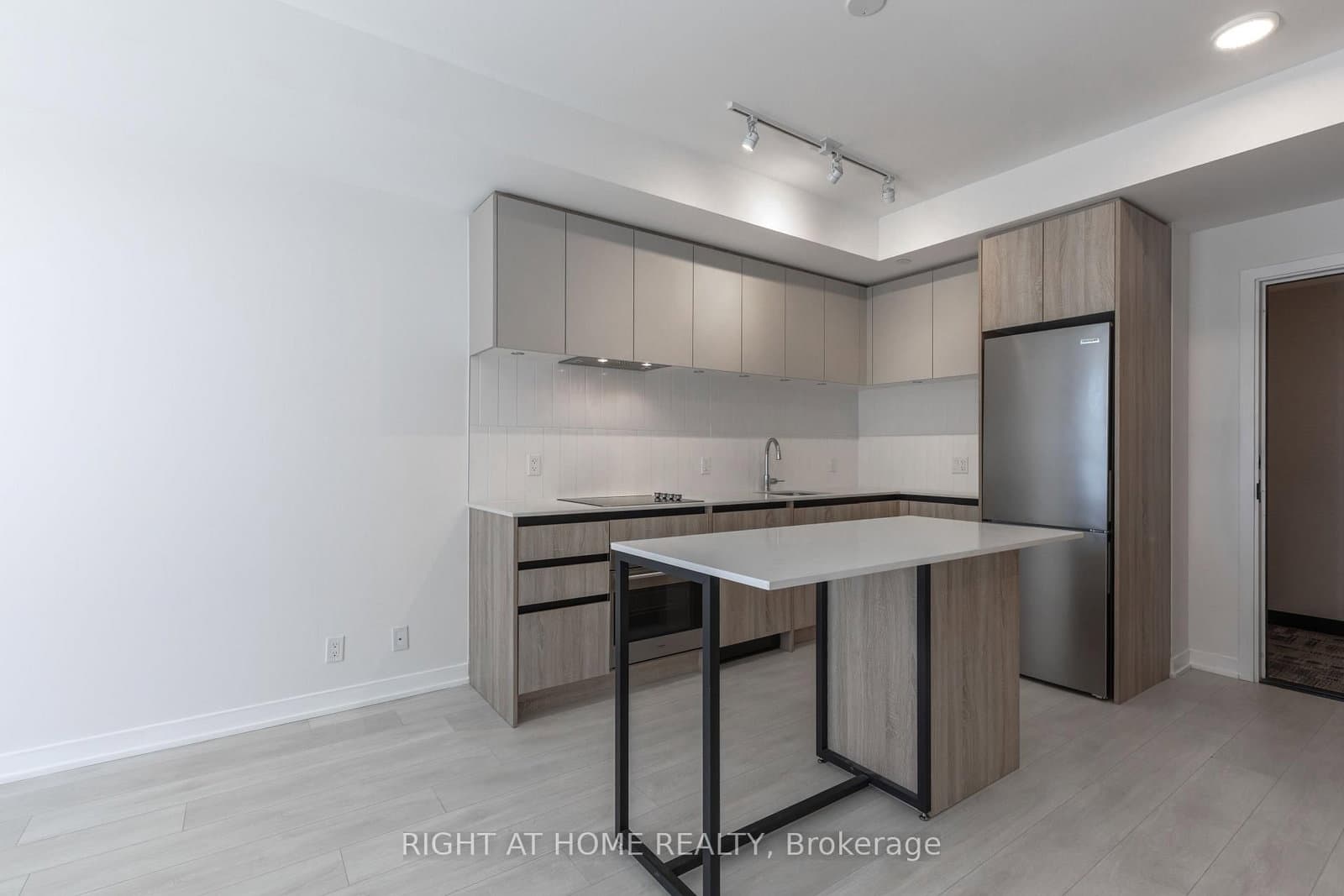 320 - 7950 Bathurst Street, Vaughan, ON — photo 3