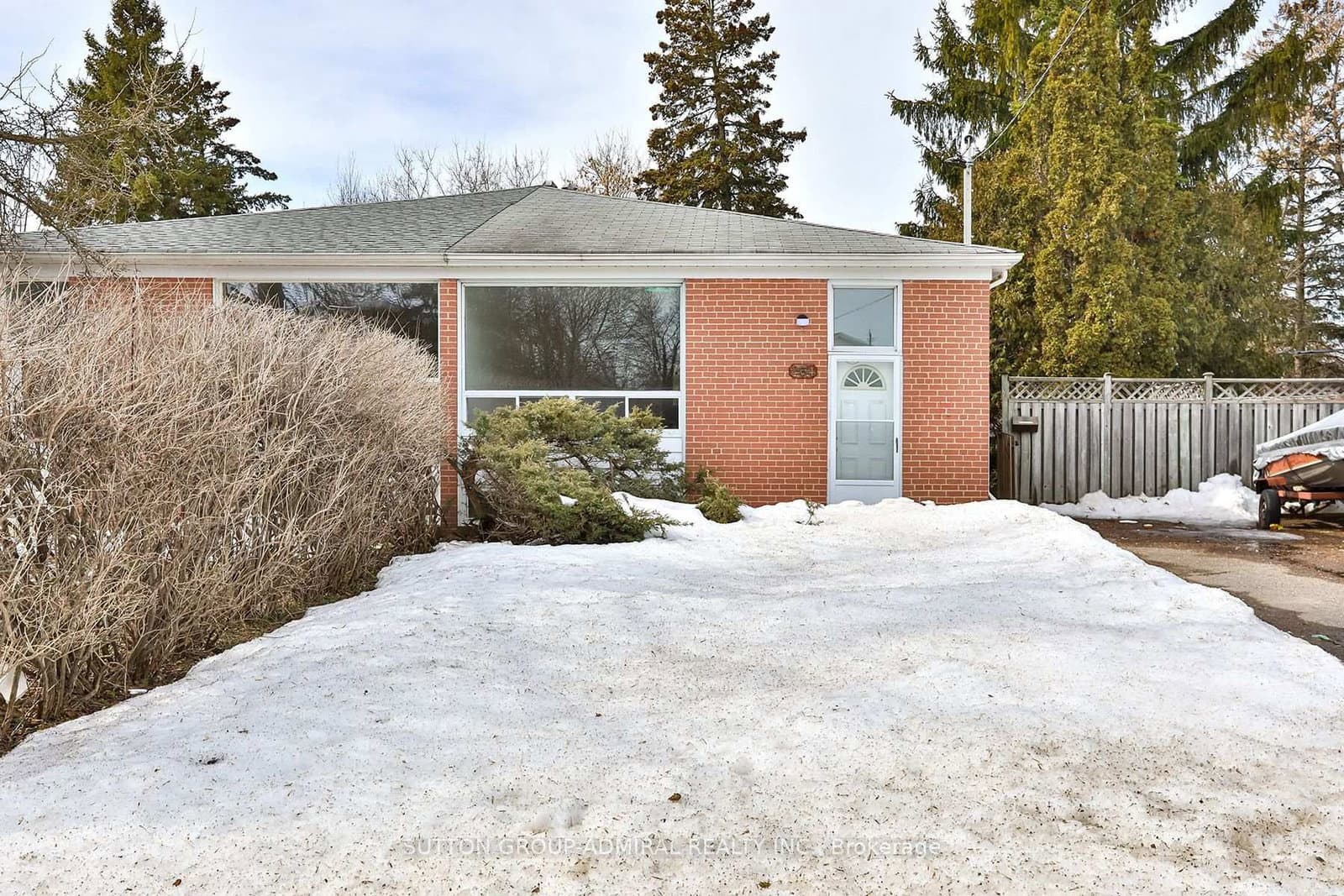 264 McConvey Drive, Richmond Hill, ON — photo 2