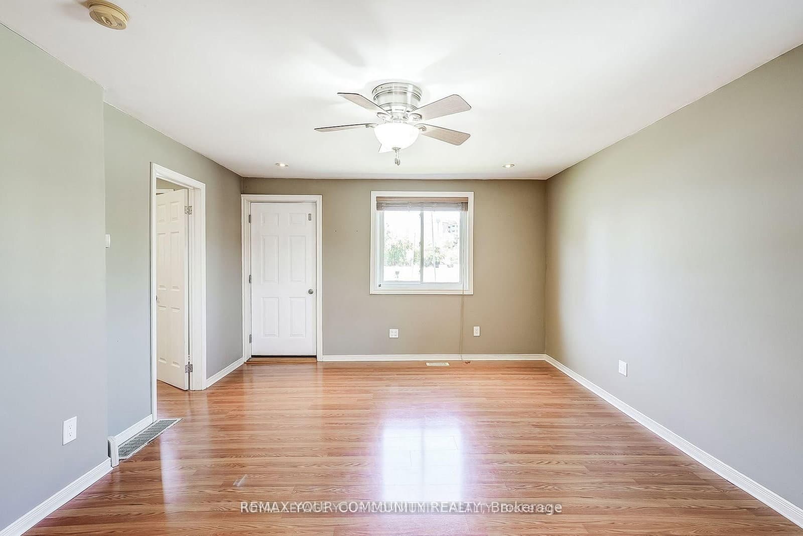 39 Drury Street, Bradford West Gwillimbury, ON — photo 3