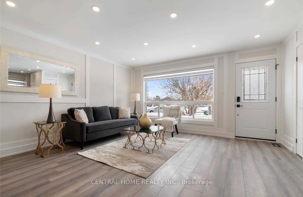 139 Maurice Court, Newmarket, ON — photo 3