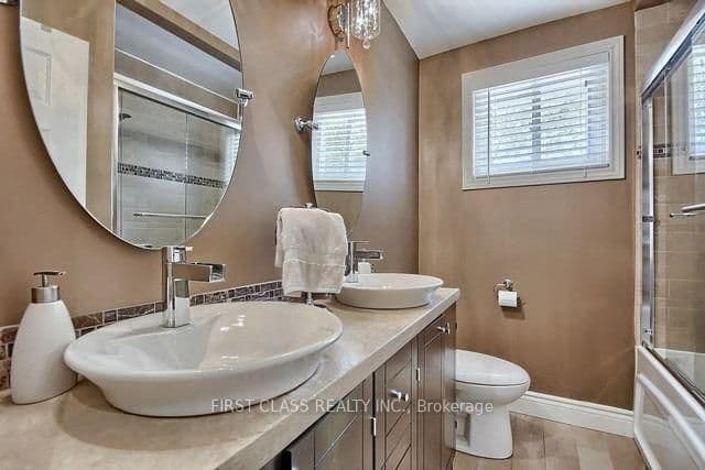 Upper - 28 Collins Crescent, Aurora, ON — photo 3