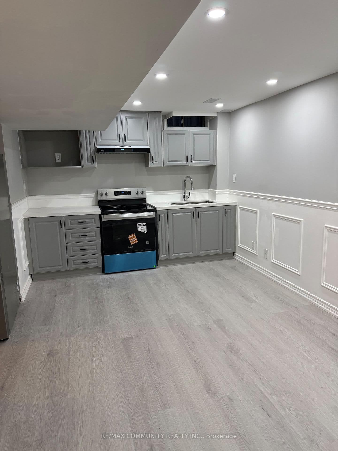 Bsmt - 327 Mantle Avenue, Whitchurch-Stouffville, ON — photo 2