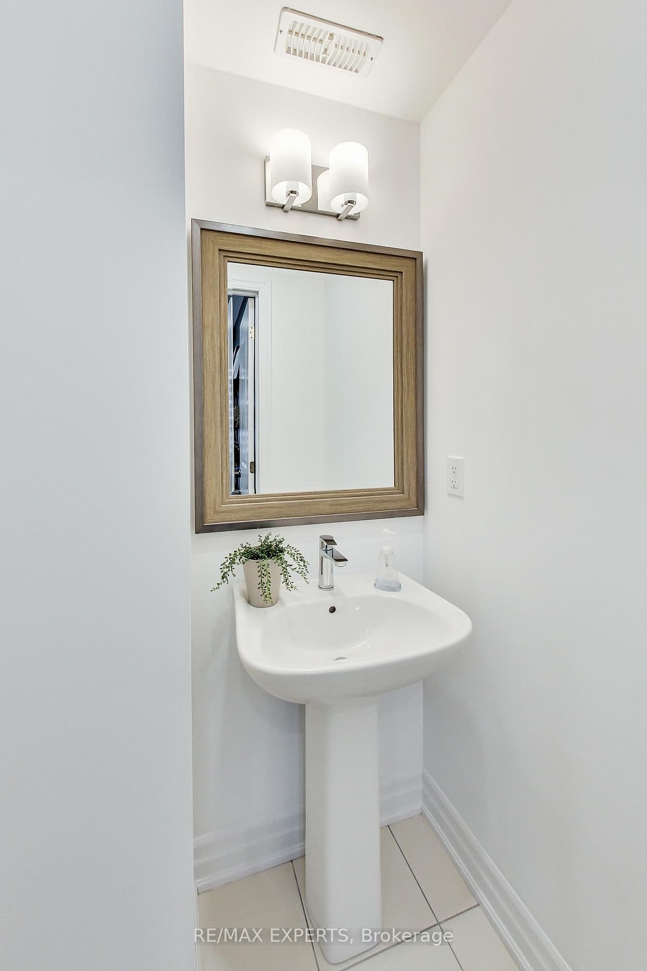 1 - 2285 Major Mackenzie Drive, Vaughan, ON — photo 3