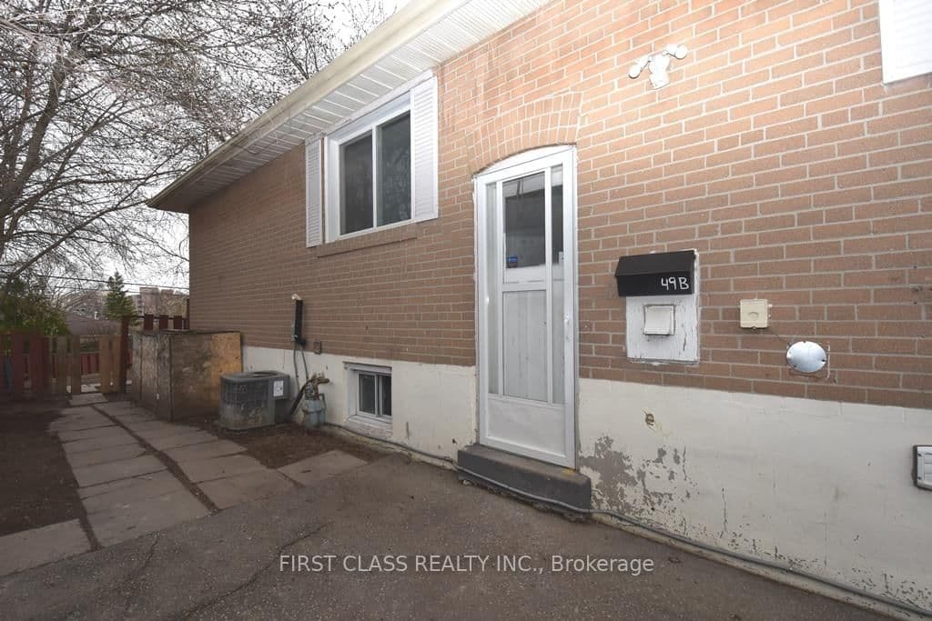 Bsmt - 49 Longford Drive, Newmarket, ON — photo 2