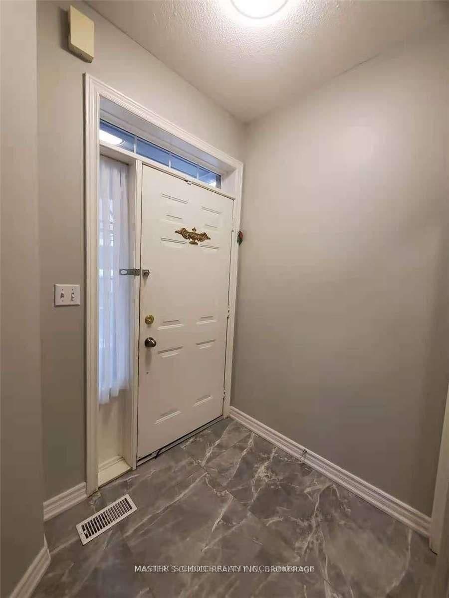 24 Golden Oak Avenue, Richmond Hill, ON — photo 2