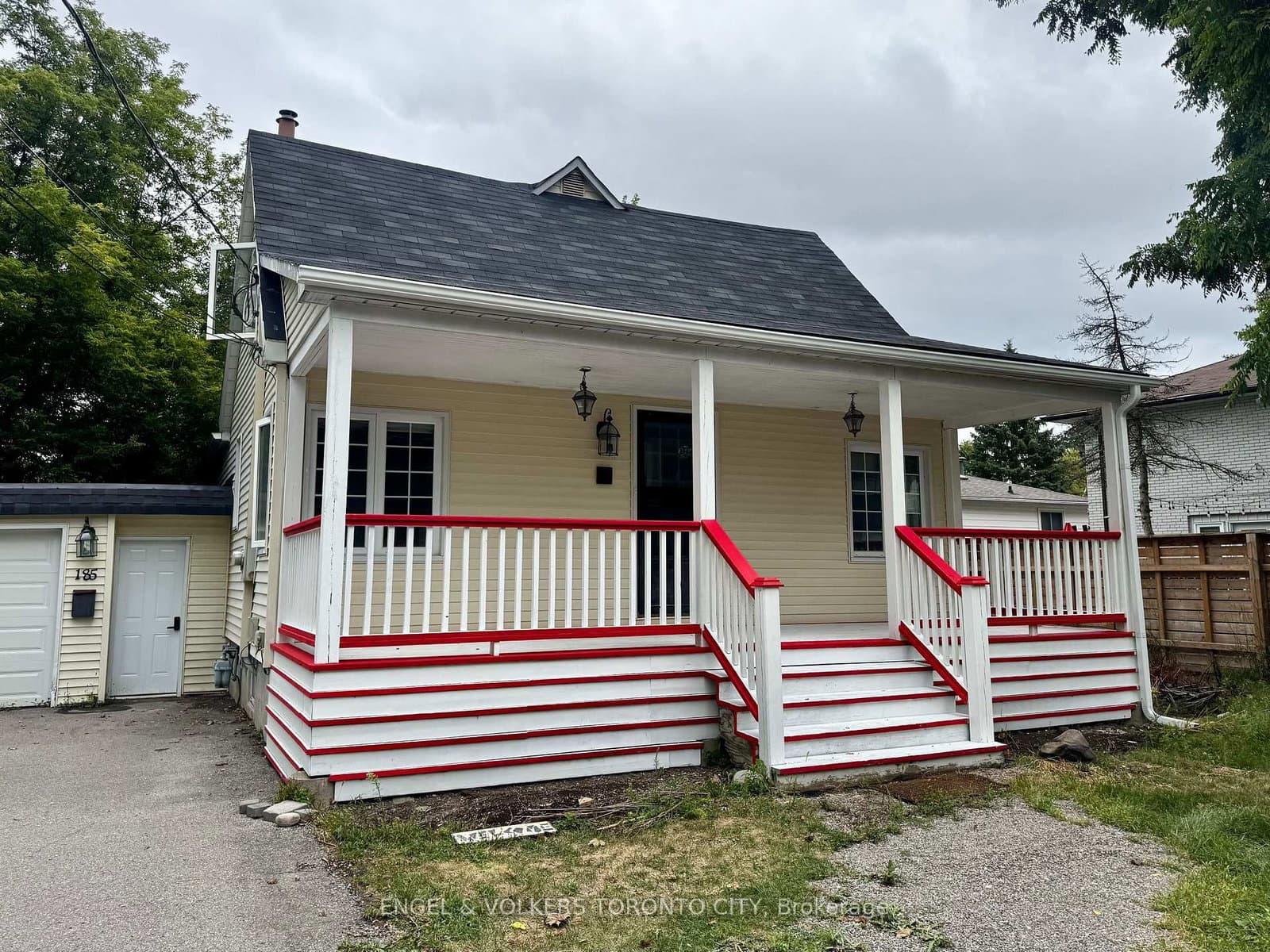 2nd Fl - 185 Rumble Avenue, Richmond Hill, ON