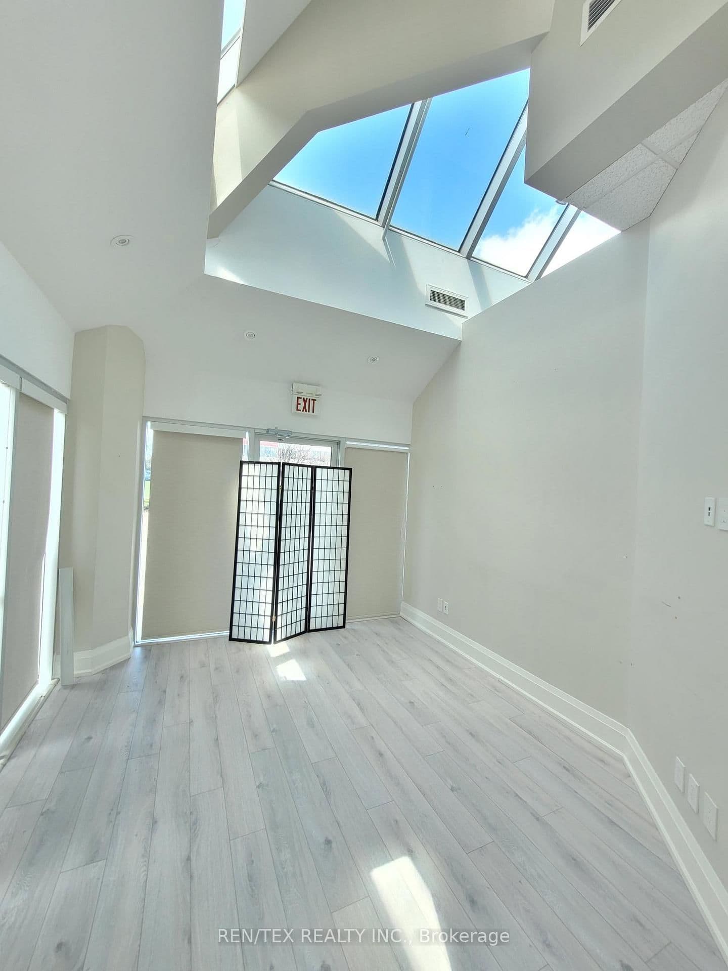 Unit 12 N/W Side - 27 Roytec Road, Vaughan, ON — photo 3