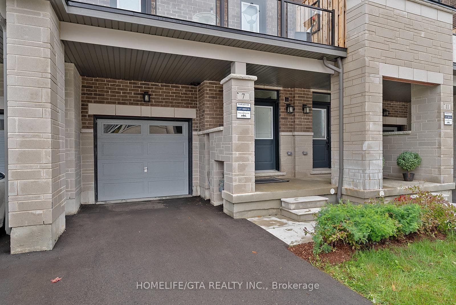 7 Holyrood Crescent, Vaughan, ON — photo 3