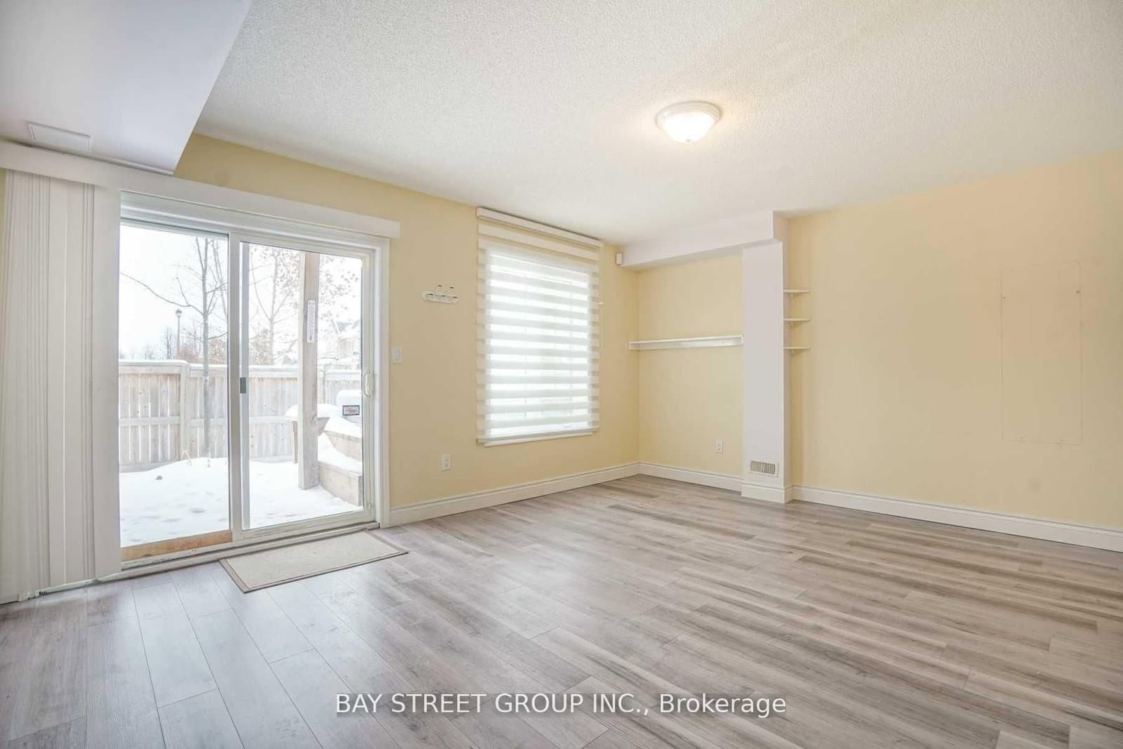 94 Mack Clement Lane, Richmond Hill, ON — photo 2