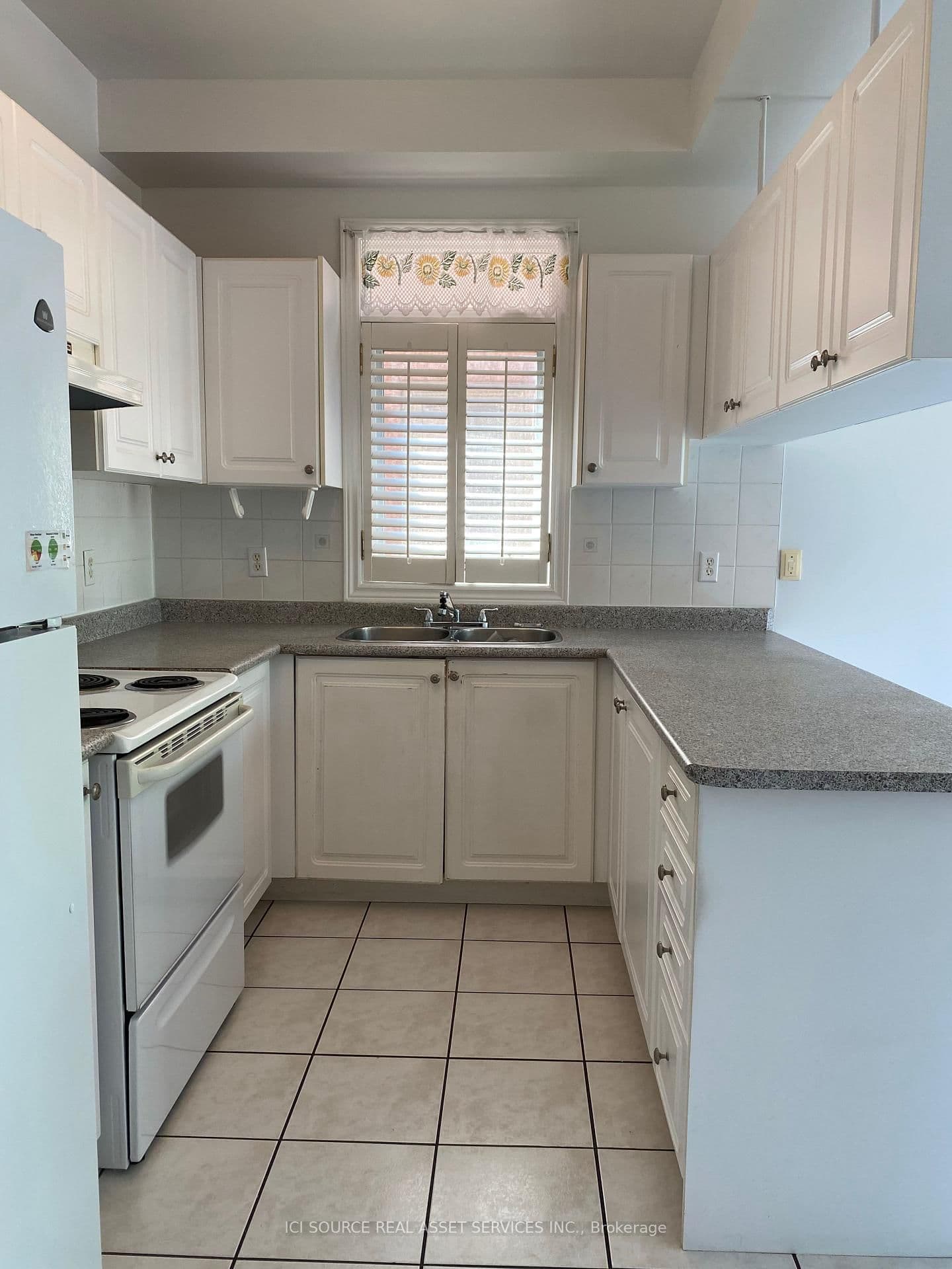 Upper Level - 169 Matthew Drive, Vaughan, ON — photo 3
