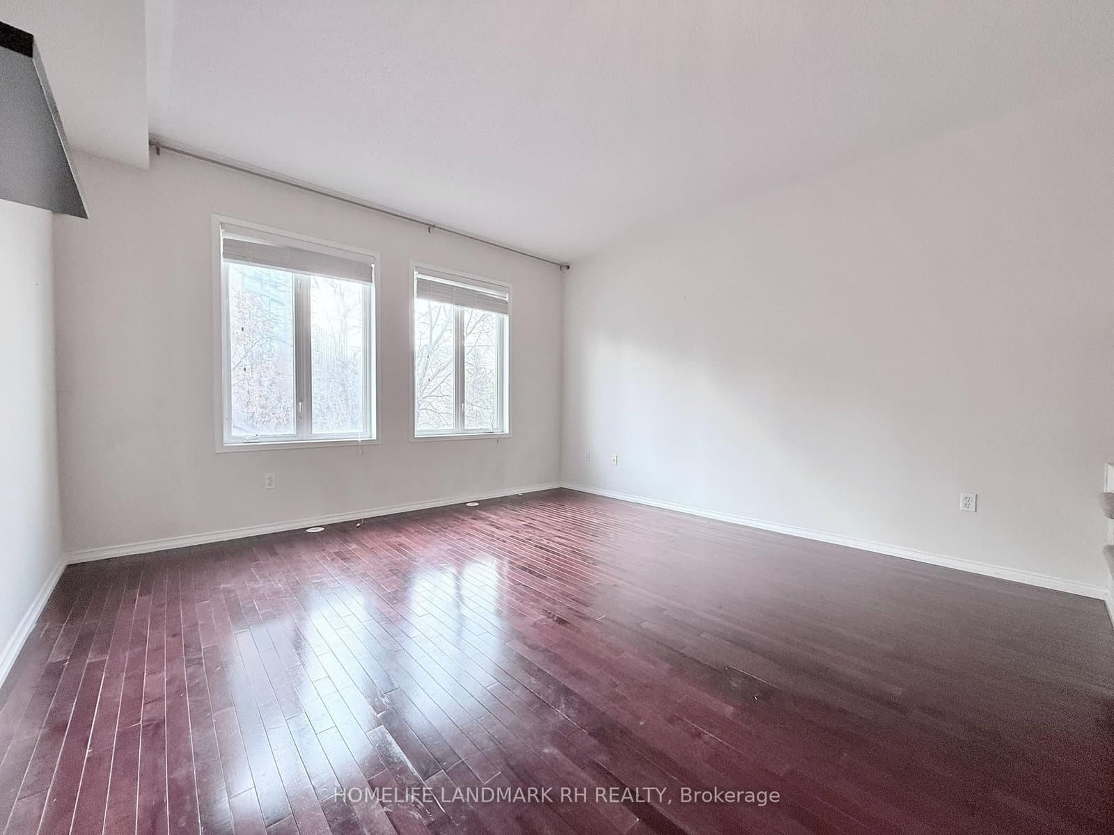 5 Coburg Crescent, Richmond Hill, ON — photo 2