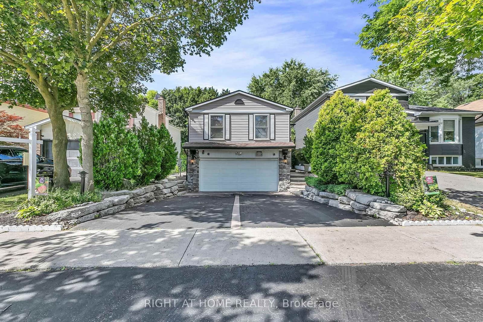 168 Springhead Gardens, Richmond Hill, ON