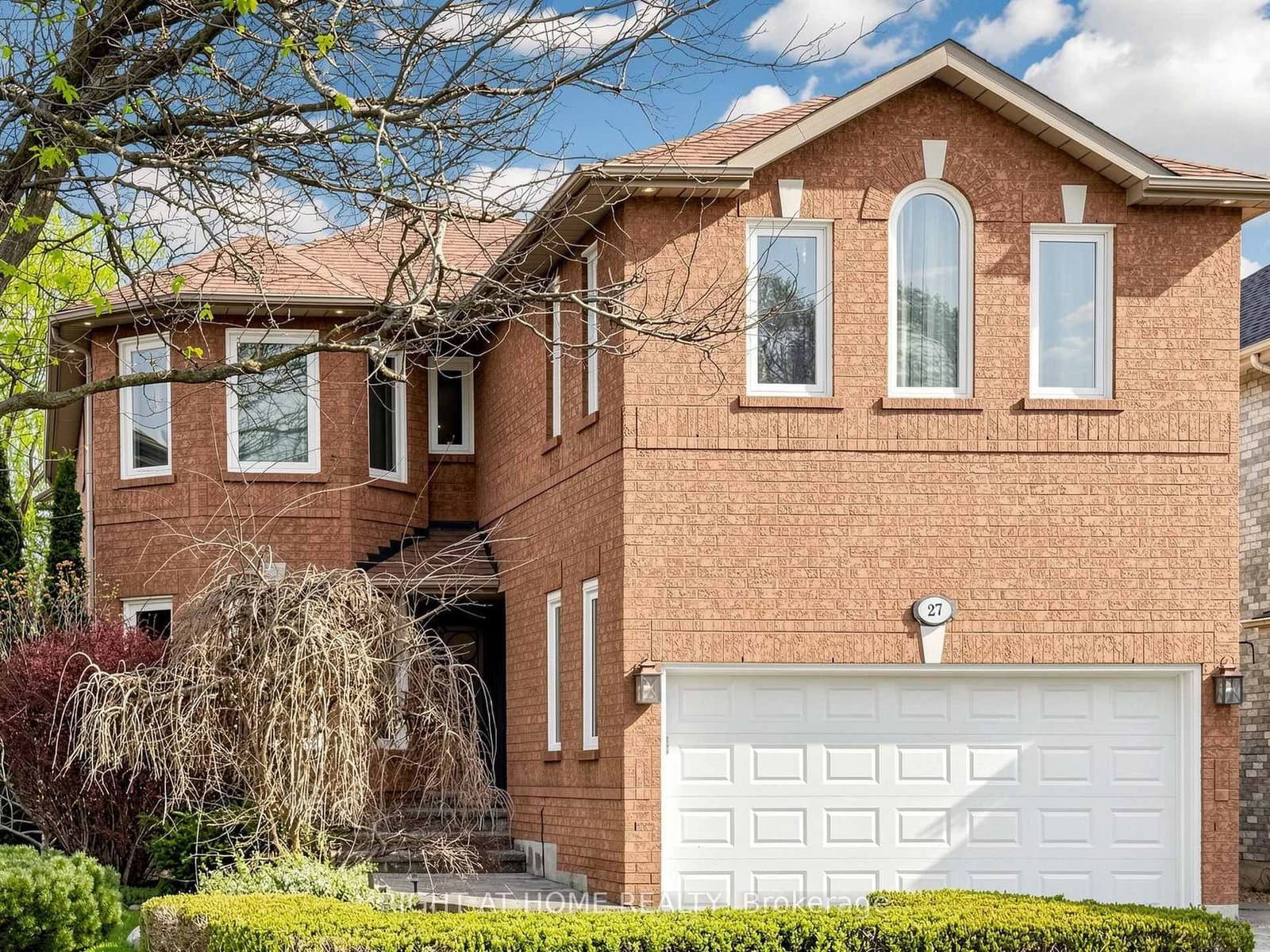 27 Crimson Court, Richmond Hill, ON — photo 2