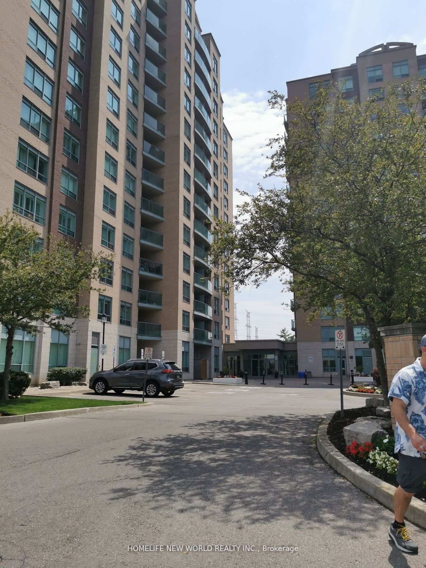 401 - 11 Oneida Crescent, Richmond Hill, ON
