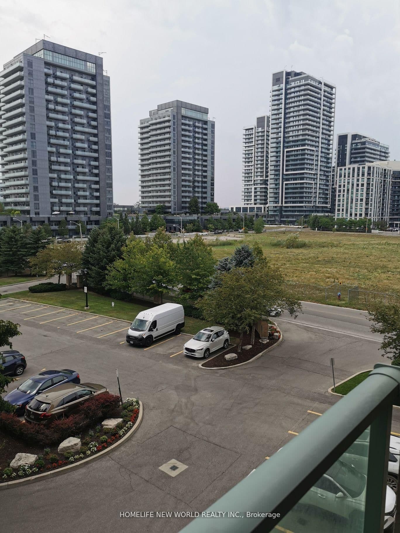 401 - 11 Oneida Crescent, Richmond Hill, ON — photo 3