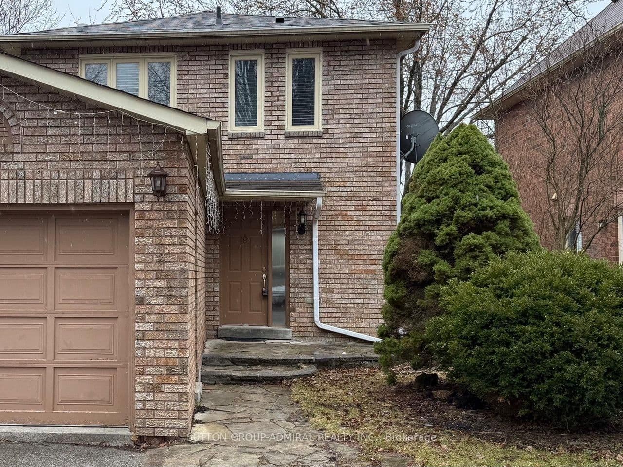 Main - 39 April Gardens, Aurora, ON — photo 2