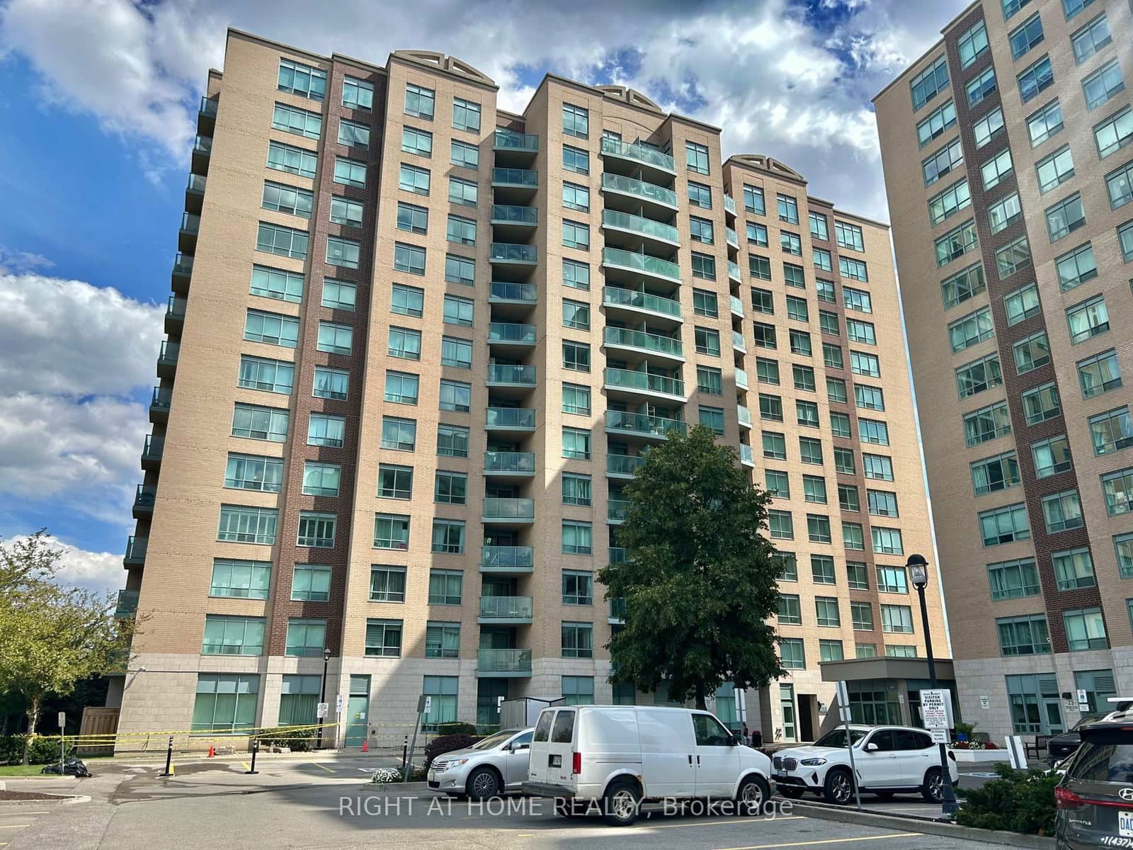 310 - 11 Oneida Crescent, Richmond Hill, ON