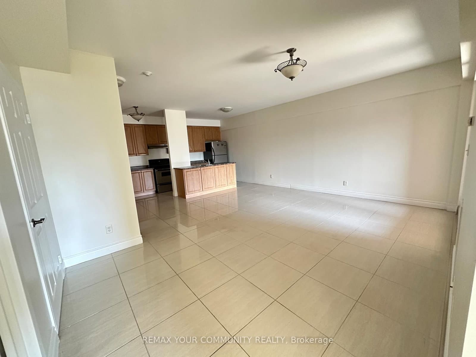 305 - 14961 Yonge Street, Aurora, ON — photo 2