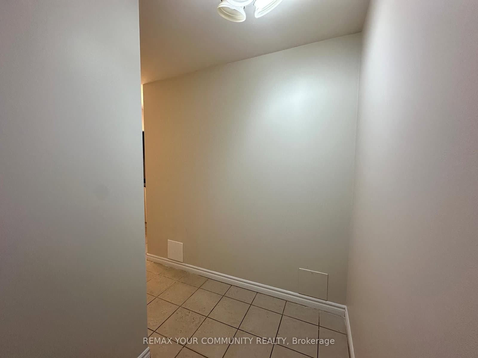 201 - 15207 Yonge Street, Aurora, ON — photo 2