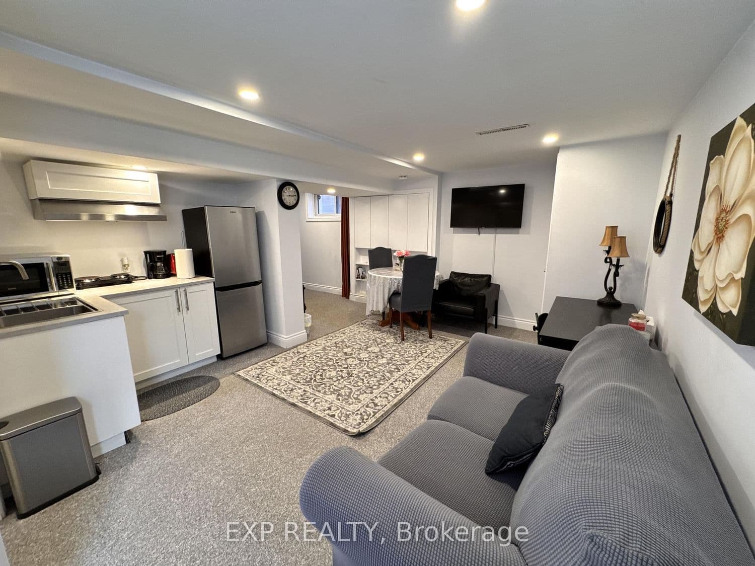 16 Haida Drive, Aurora, ON — photo 2