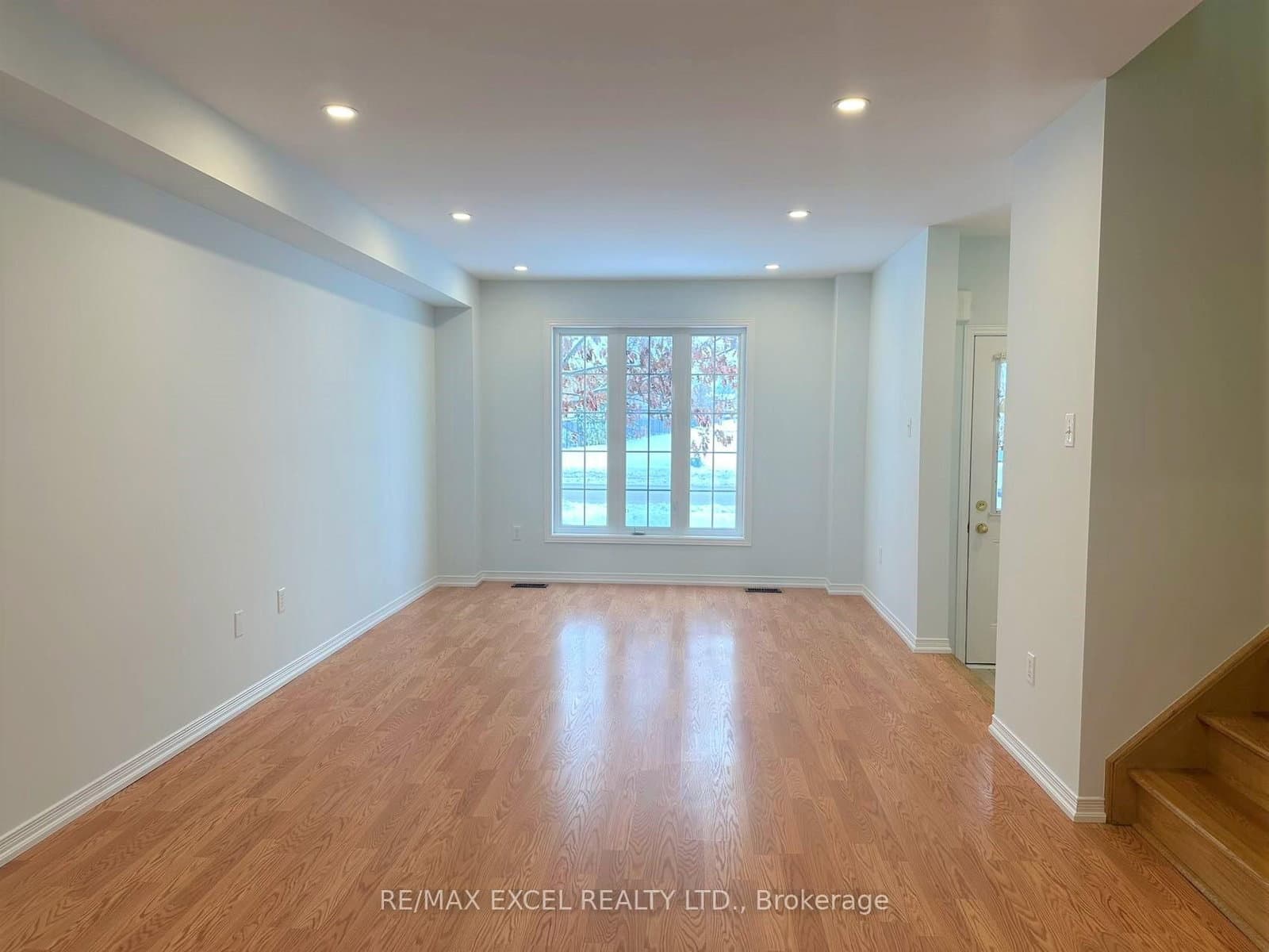 588 Hoover Park Drive, Whitchurch-Stouffville, ON — photo 2
